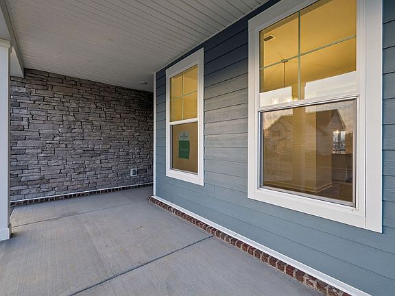 3rd image of 2416 Netterfield Dr