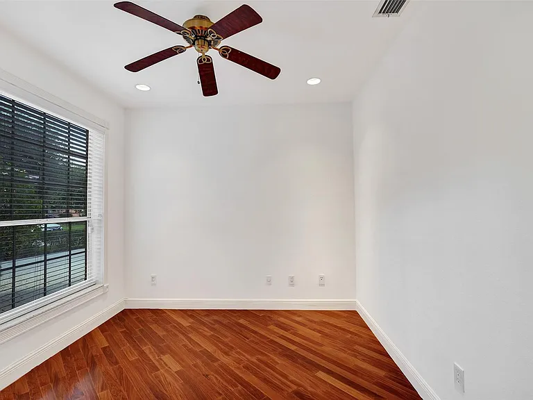 10902 Tamoron Ln — Photo 23