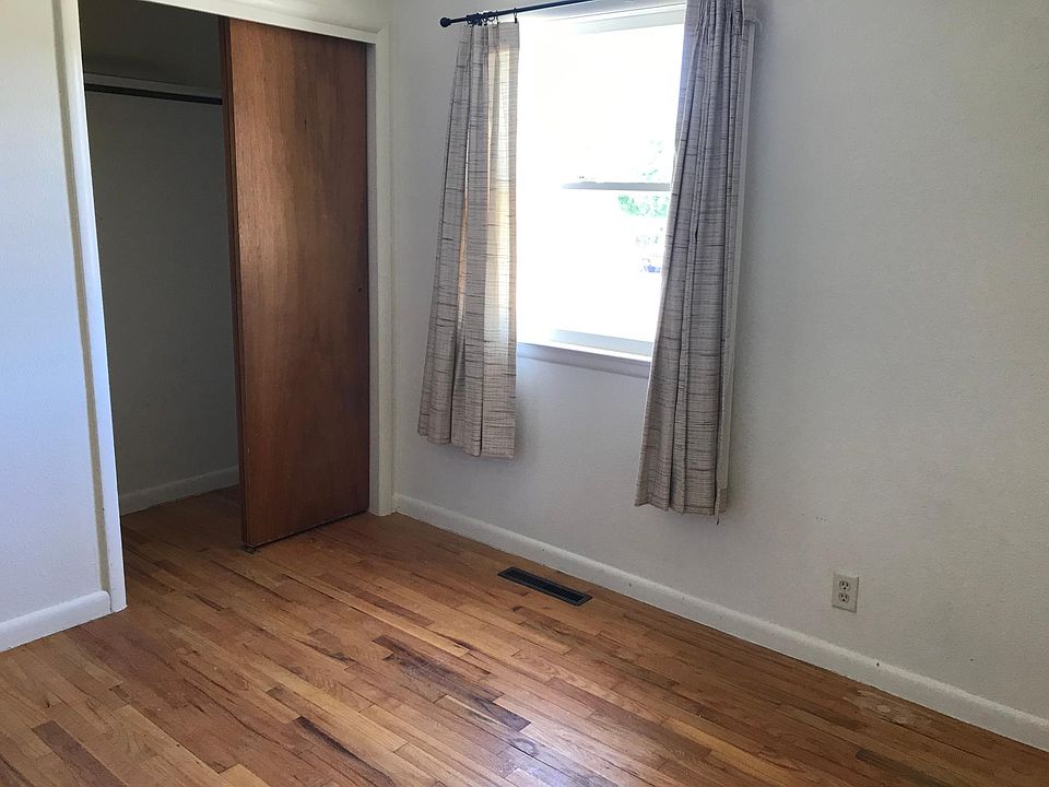 2nd image of 1720 S Elk St
