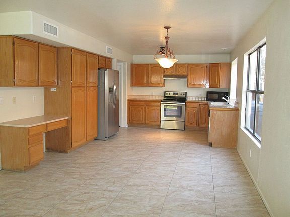 2nd image of 5914 E Juniper Ave