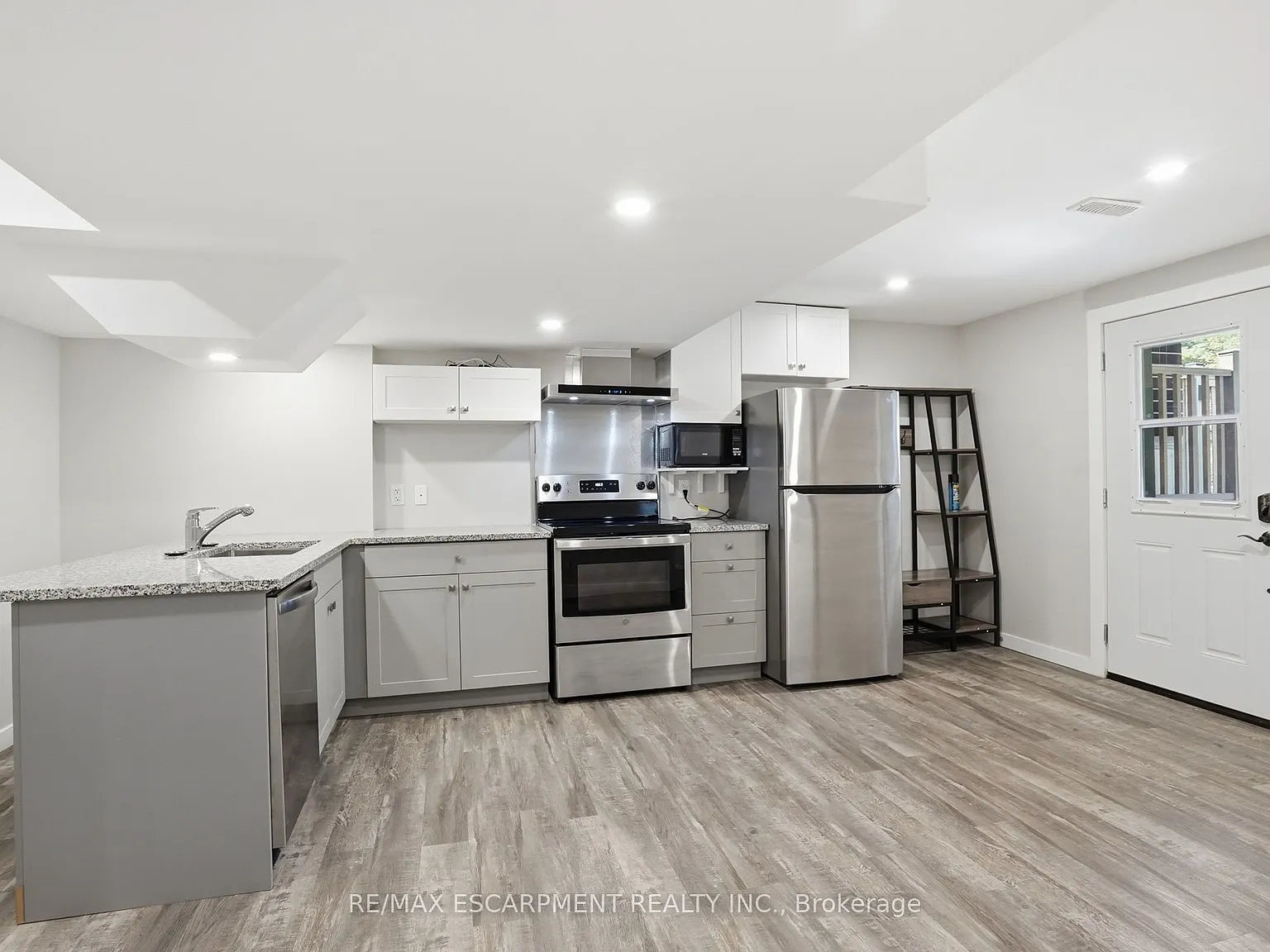 2 bed, $1,600 — Photo 3