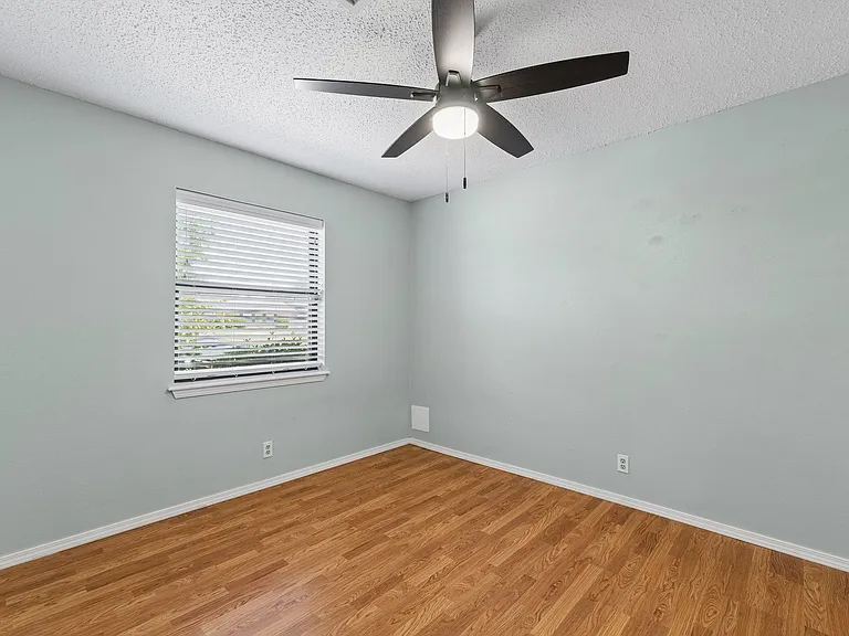 213 S Silver Dr — Photo 25