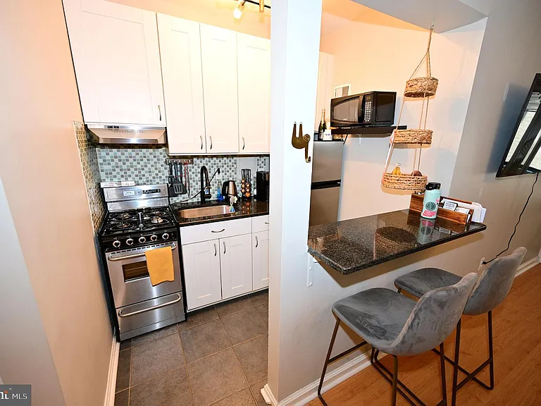 1 Scott Cir #515 — Photo 3