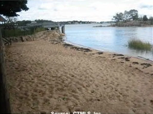 74 Turtle Bay Dr, Branford, CT 06405