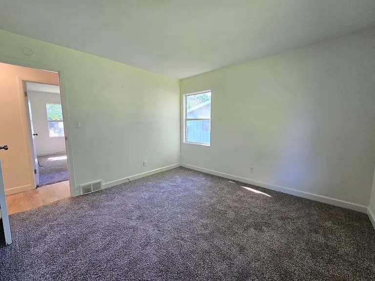 8224 Pine Ave — Photo 12