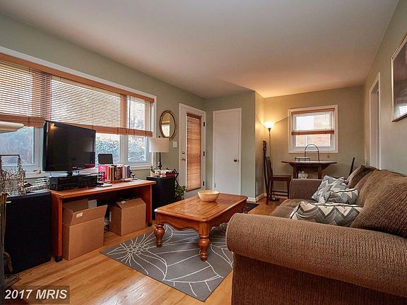 4th image of 307 Rollins St