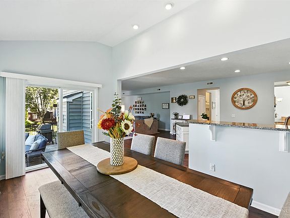 5th image of 4825 Lakeview Ct