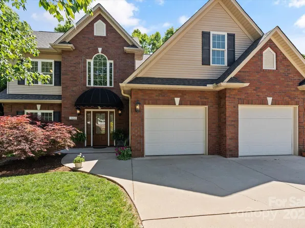 3124 17th Street Ln NE, Hickory, NC 28601