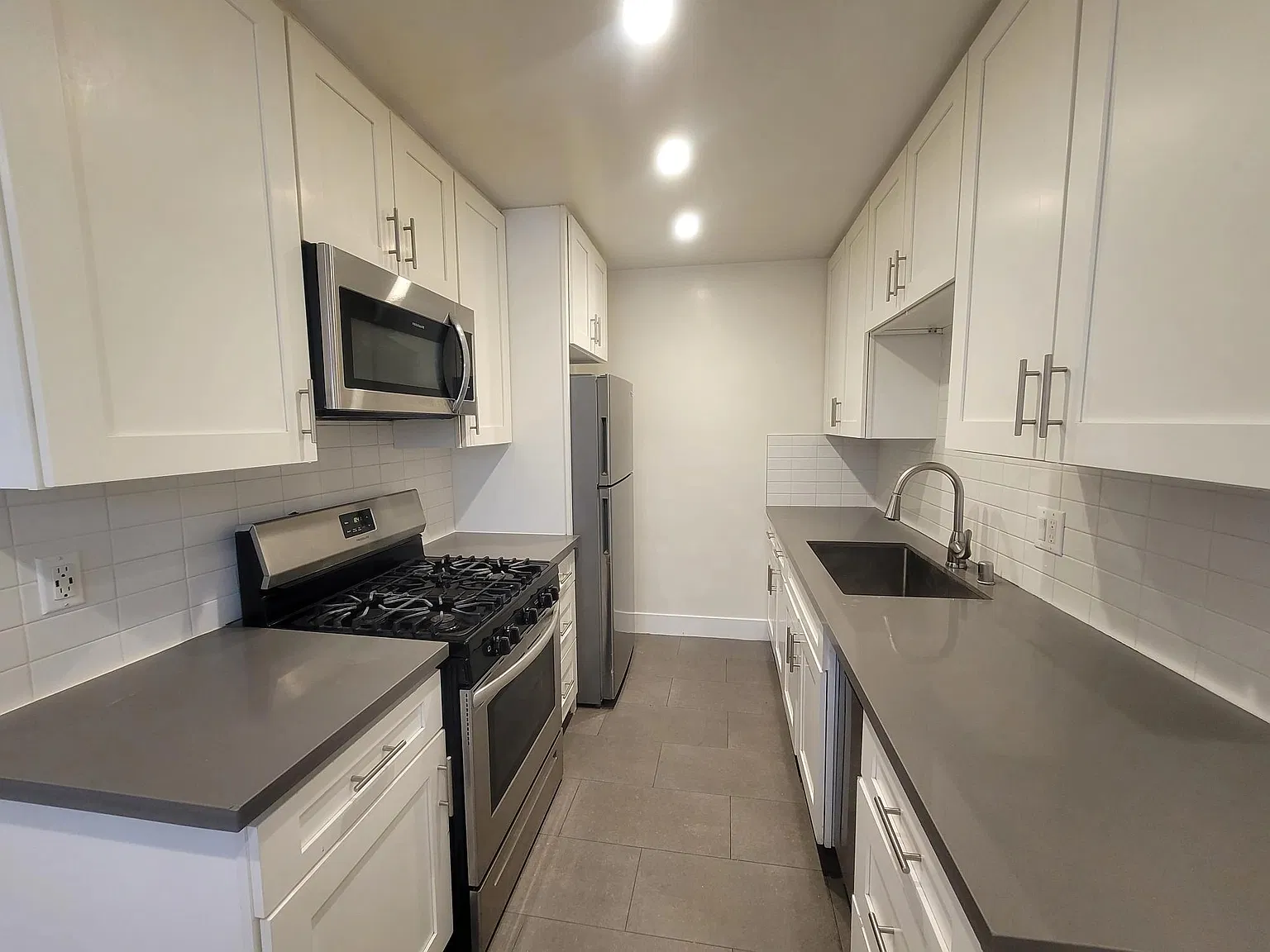 1841 S. Manhattan Pl — Photo 1