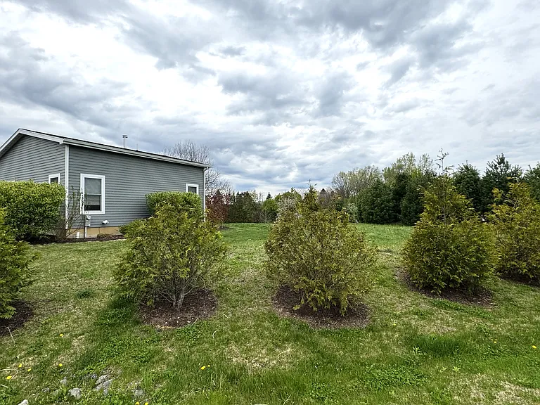 16 Lucas Ln — Photo 2