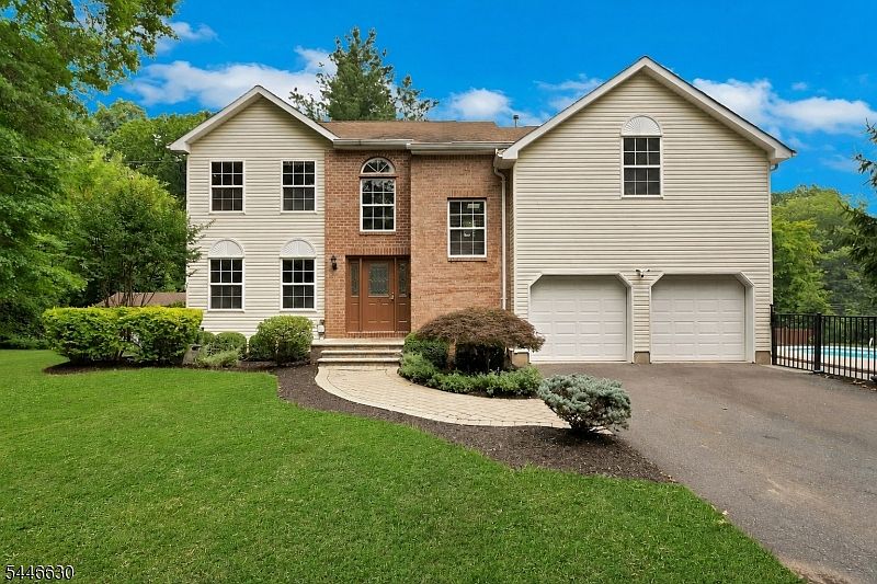 1st image of 14 LAKEVIEW AVENUE