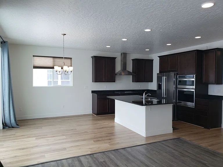 1033 S Vine St — Photo 6