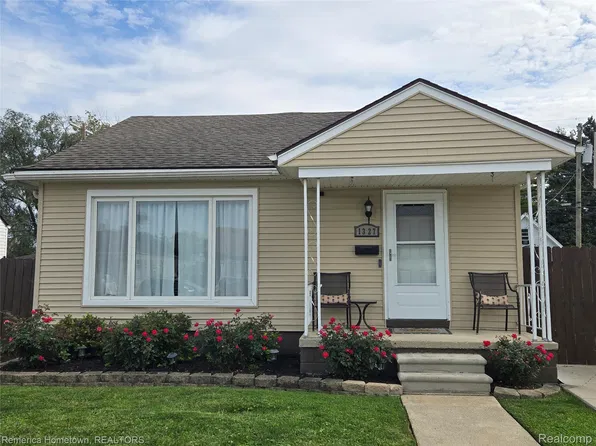 1327 Austin Ave, Lincoln Park, MI 48146
