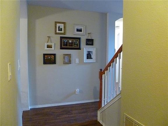 4th image of 2747 Scarborough Dr