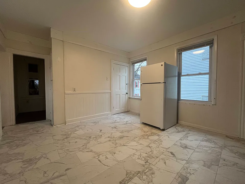 61 Fox St #2