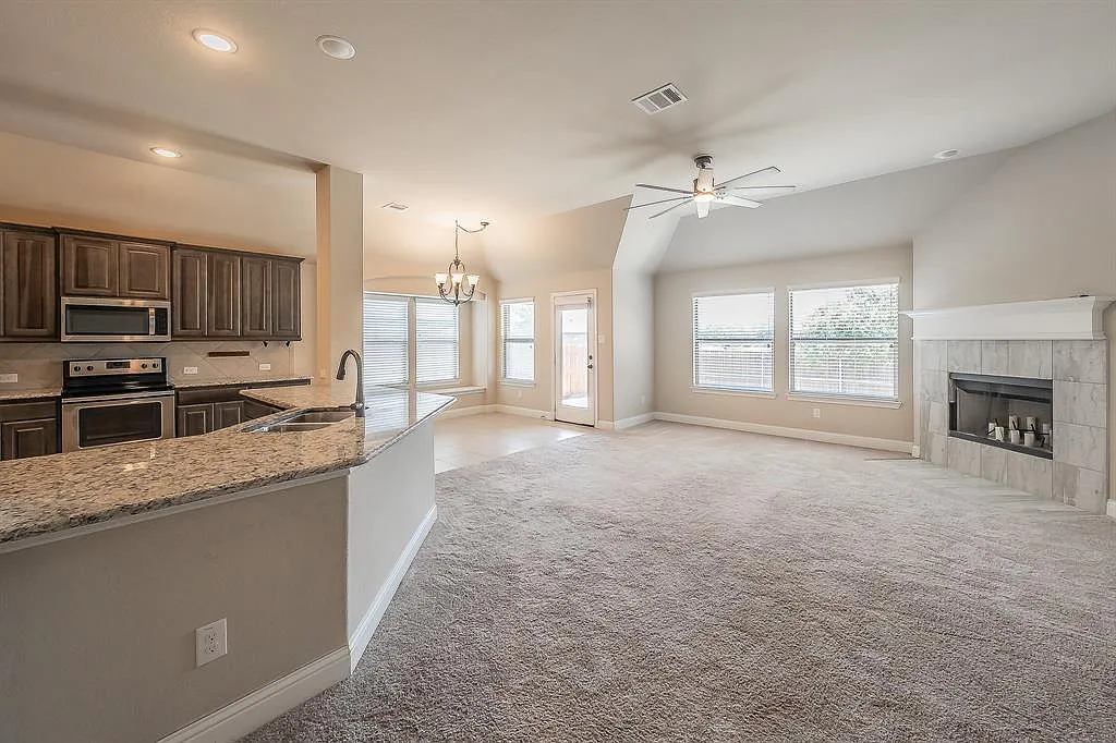 3 bed, 2.0 bath, 1735 sqft, $2,500 — Photo 4