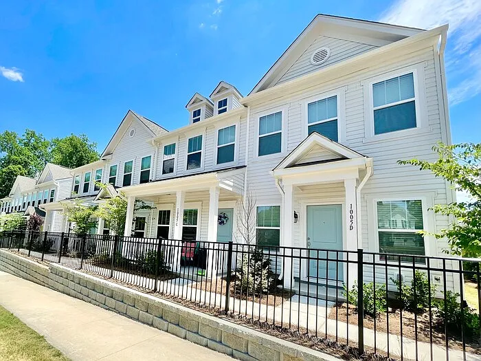2 bed, 2.5 bath, 1256 sqft, $1,650 — Photo 1