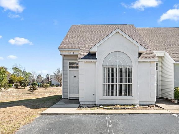5th image of 1310 Redwood Ln