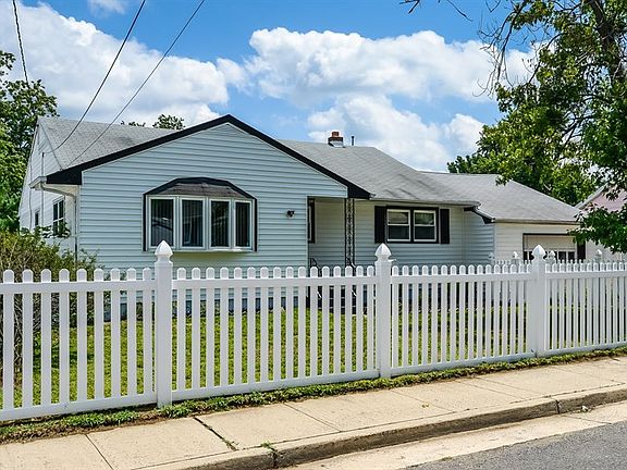 3rd image of 628 Bray Ave