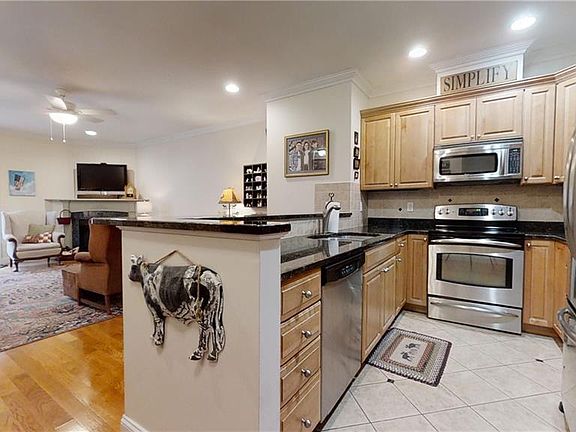 4th image of 45 Southwinds Dr