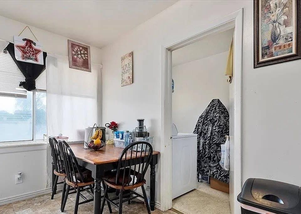 2nd image of 171 Rose St #2