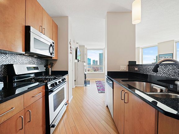 2nd image of 600 N Kingsbury St APT 1602
