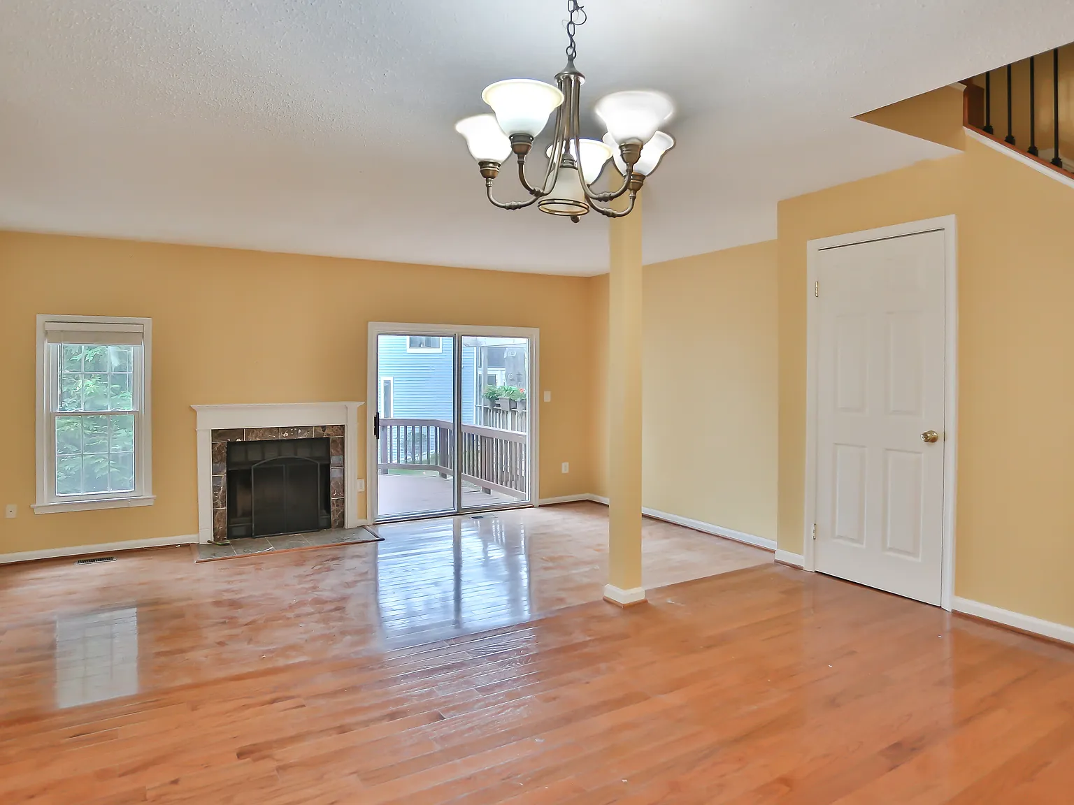 3 bed, 3.5 bath, 1800 sqft, $2,800 — Photo 2