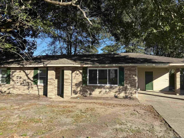 1026 S Arceneaux Ave, Gonzales, LA 70737