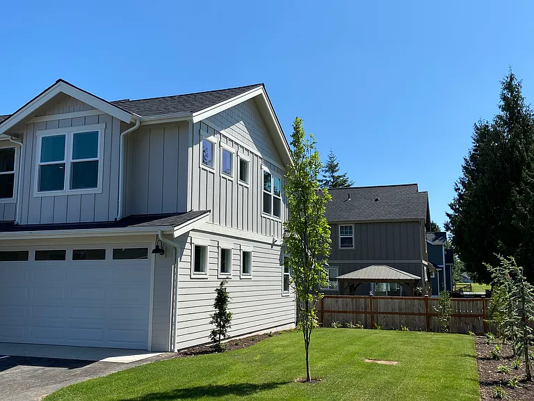 2058 Aaron Dr — Photo 7