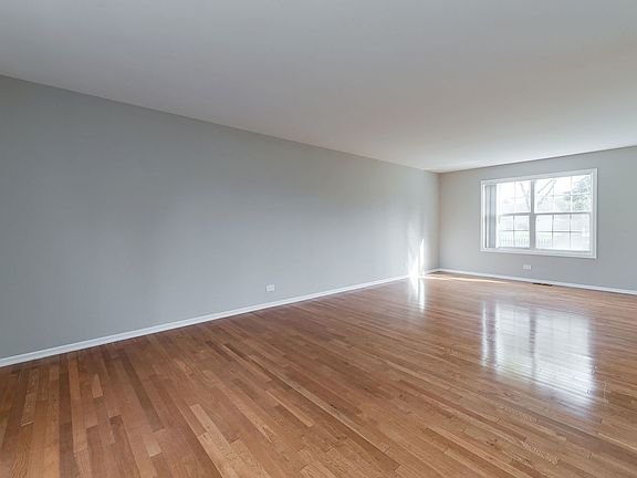 4th image of 1261 Narragansett Dr