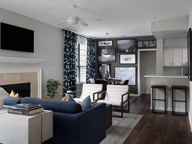 Willow Lake Apartments — Photo 2