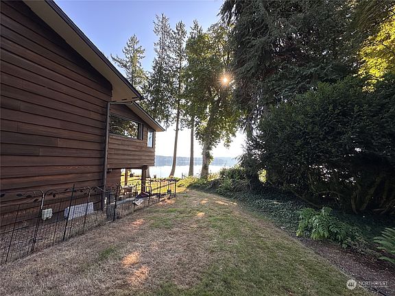 4th image of 7390 Chico Way NE