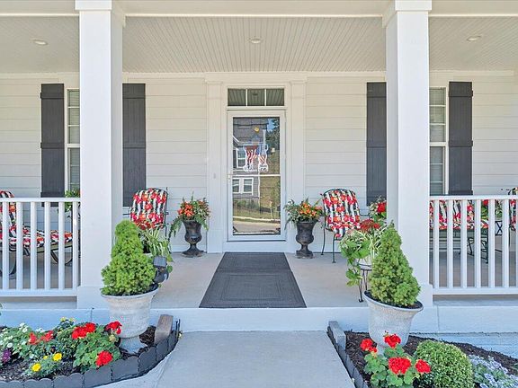 5th image of 2141 Kings Walk Dr NE