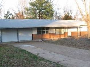 2145 Green Slope Dr, Saint Louis, MO 63136