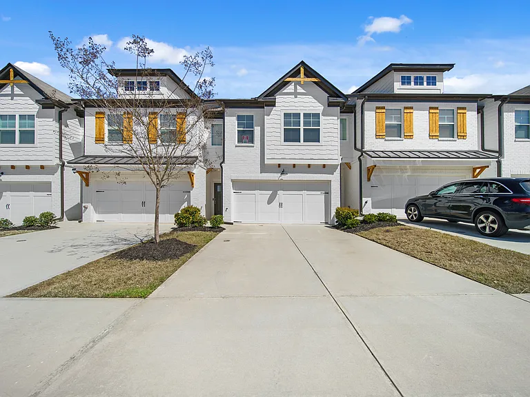 72 Garrison Dr — Photo 1