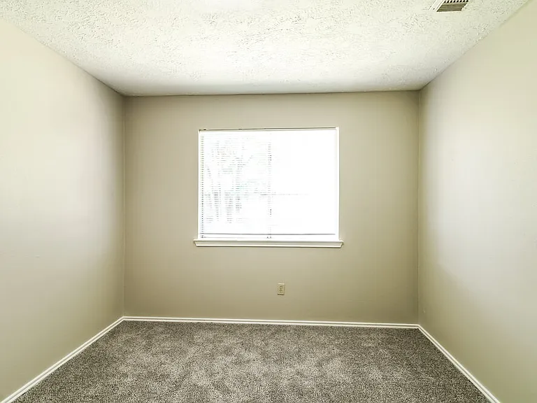 901 Briarcreek Dr — Photo 13