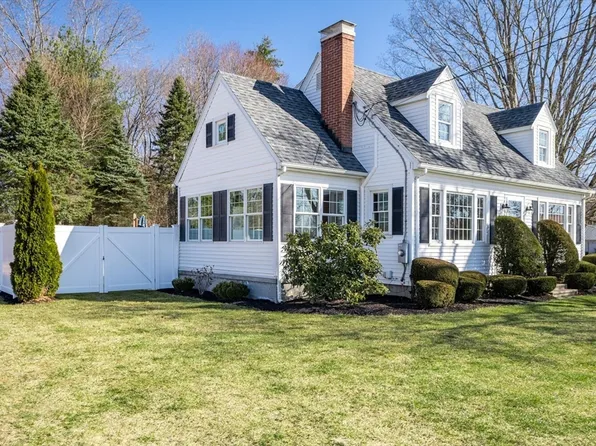 102 Elm St, Hatfield, MA 01038