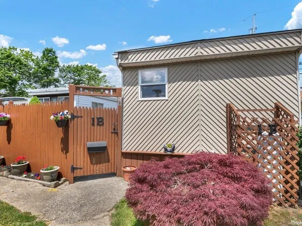 150 Main Street #1B, Islip, NY 11751