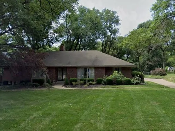 5121 W 67th St, Prairie Village, KS 66208
