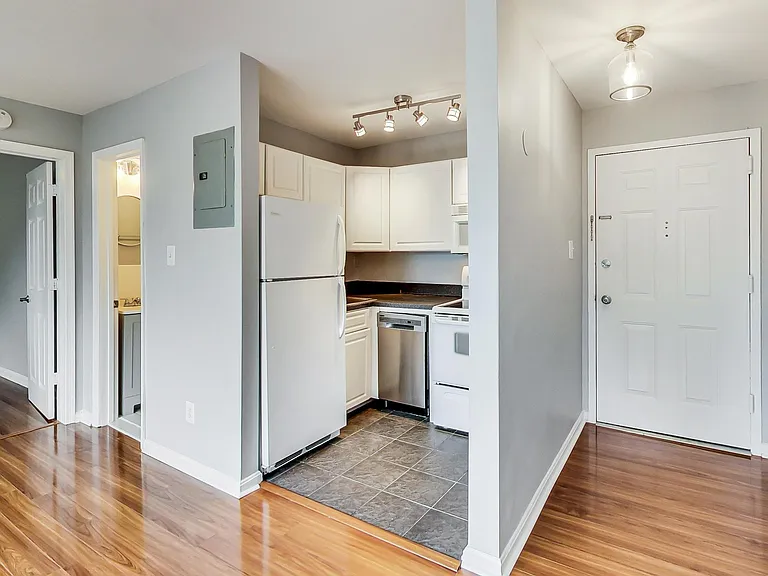 604 Longfellow St NW #303 — Photo 7