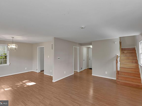 4th image of 3600 Kenilworth Dr