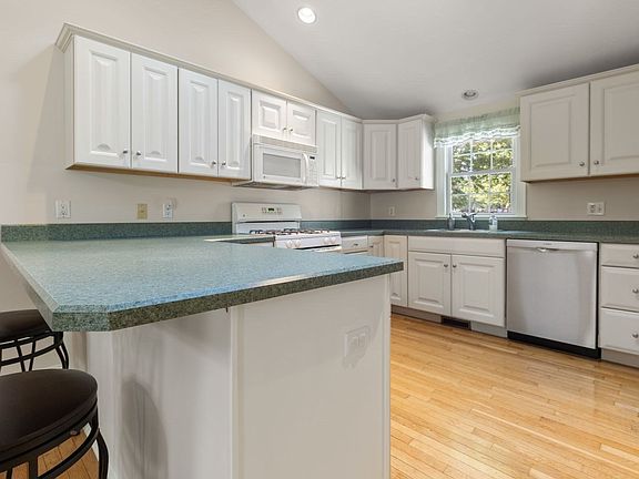 5th image of 38 Juniper Ln Unit 38