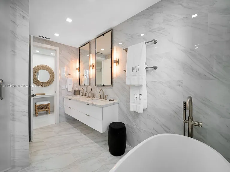 19117 Fisher Island Dr #19117 — Photo 32