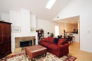 3rd image of 1635 W Wrightwood Ave