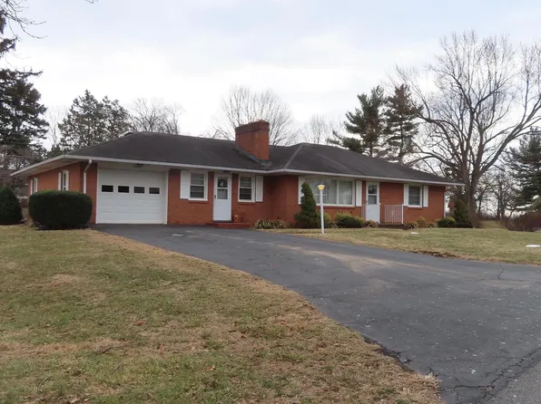 16820 Petmar Cir, Hagerstown, MD 21742