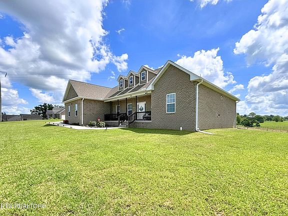 2nd image of 2015 Foster Cir