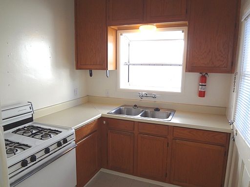4th image of 346 Rosemont St