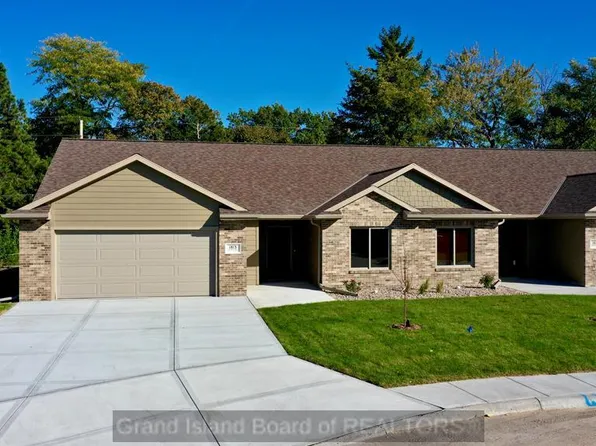 1813 Del Mar Cir, Grand Island, NE 68803