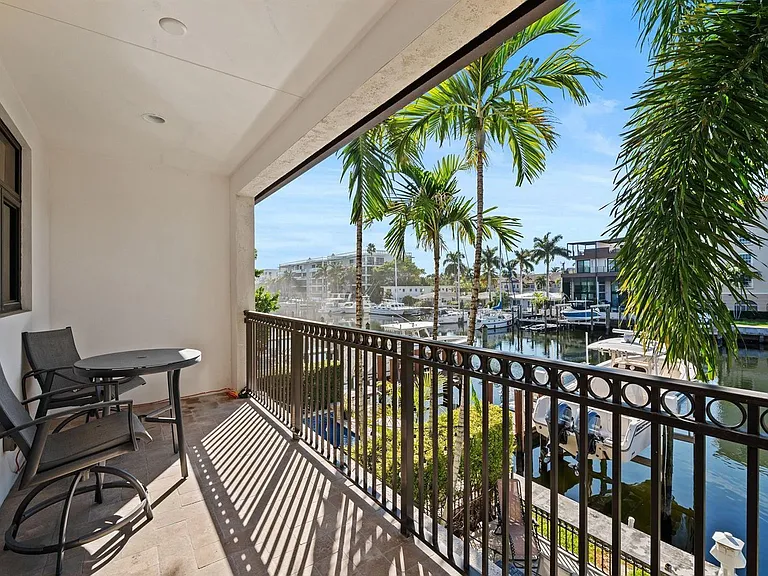 95 Isle Of Venice Dr — Photo 16