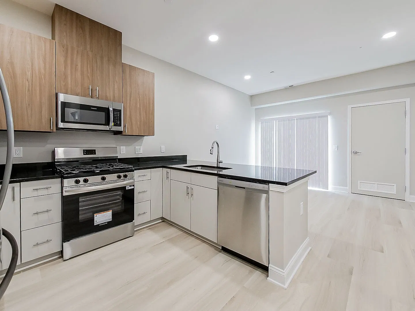 Hines View Apartments — Photo 2